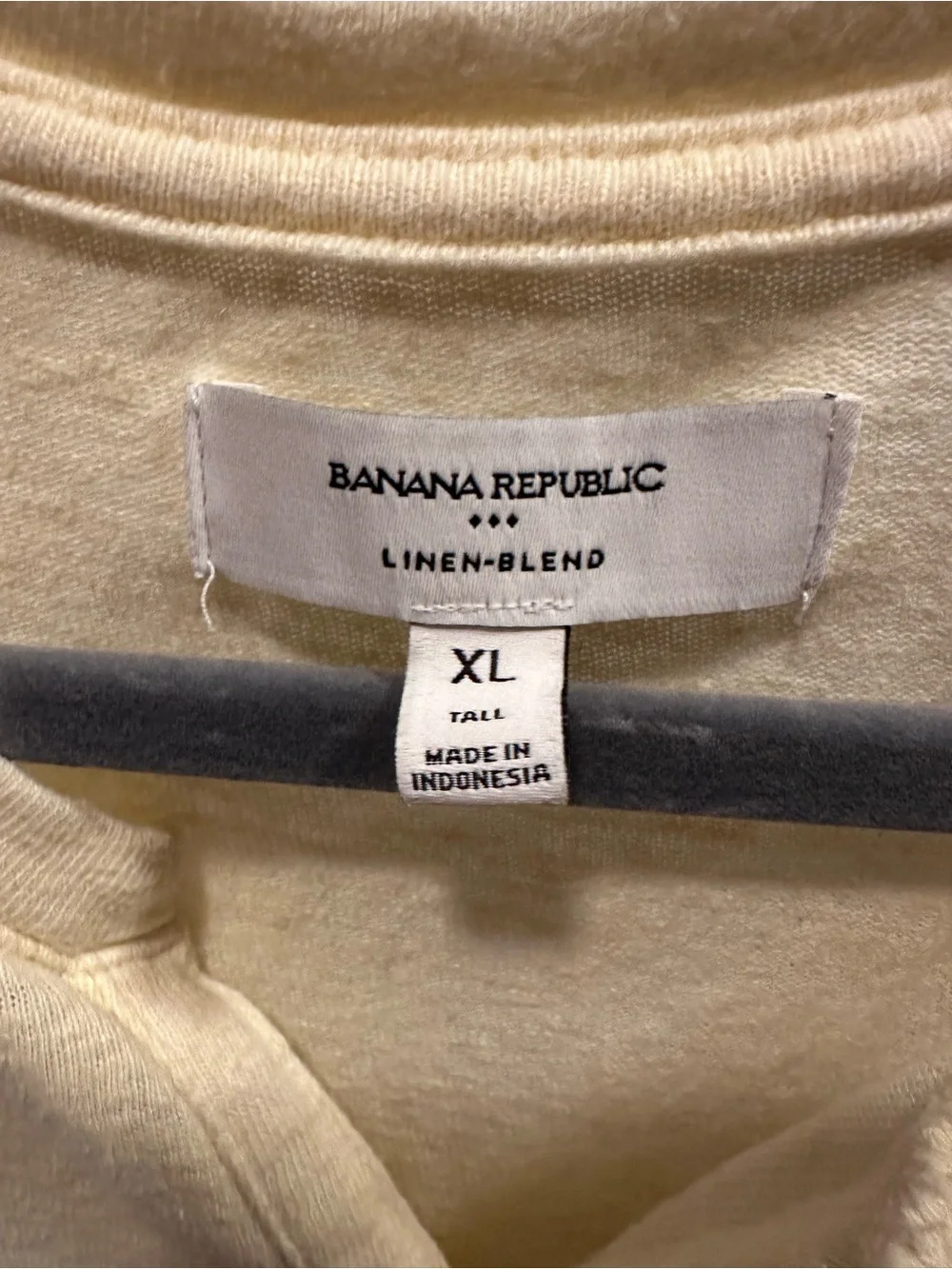 Banana Republic Men's butter yellow Short-Sleeve Notch Neck Shirt. XLT. NWOT